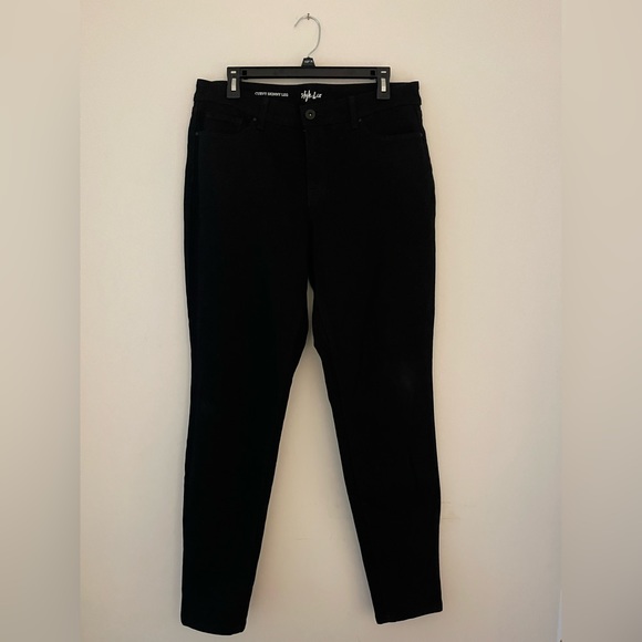 Style & Co. High-Rise Curvy-Fit Straight-Leg Jeans (Deep Black) - Picture 3 of 7